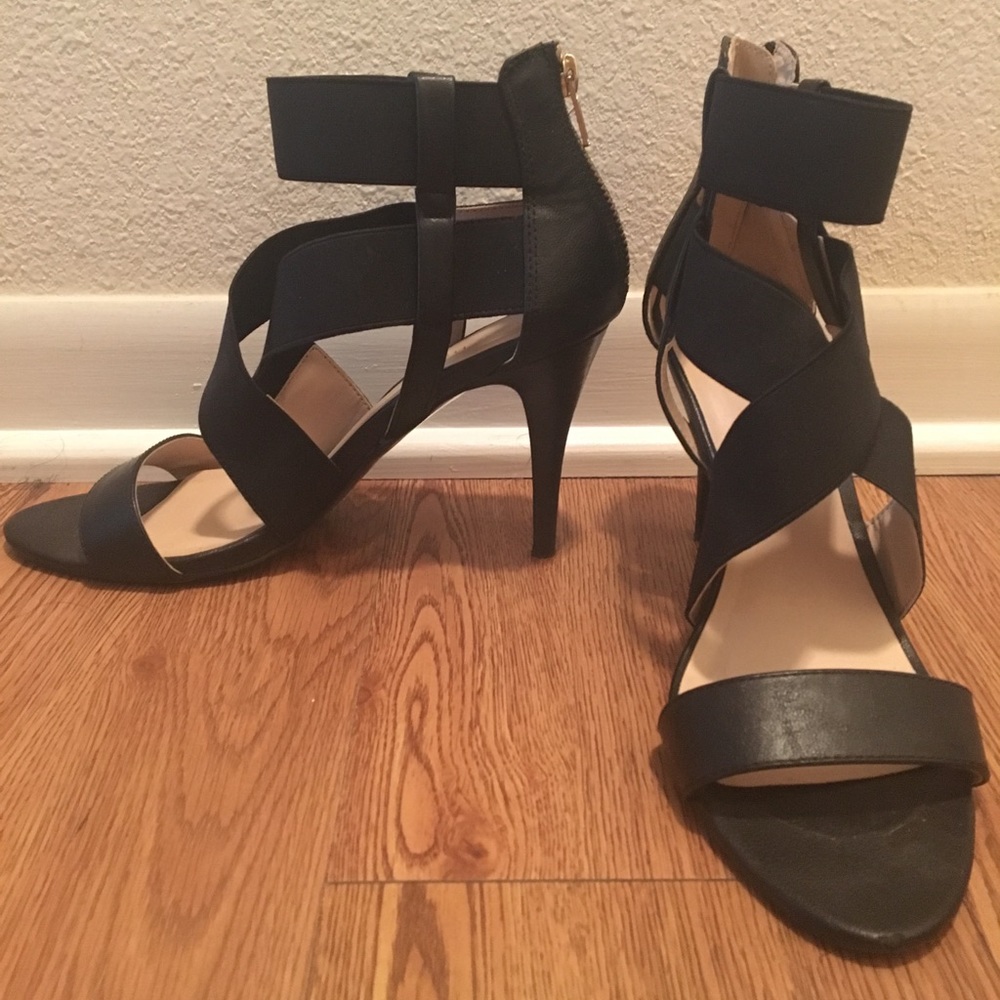 Strappy Nine West sandals, size 8